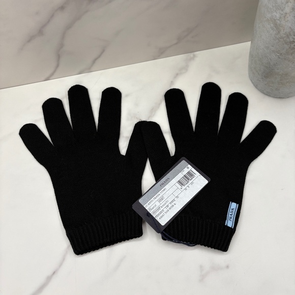 ❌SOLD❌NWT Prada Gloves - Picture 1 of 3